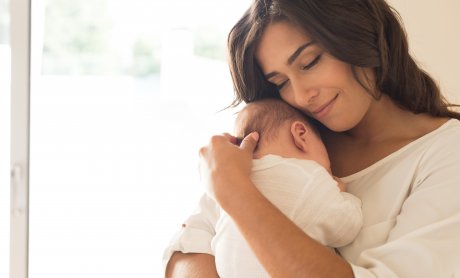 Επεκτάθηκε η ειδική παροχή προστασίας μητρότητας από 6 σε 9 μήνες