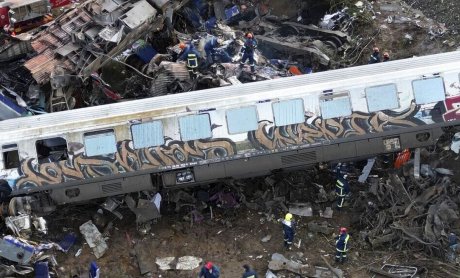 Μαρτυρία νεαρού επιβάτη από τη σύγκρουση τρένων: Προσπάθησα να σώσω όσους μπορούσα! 
