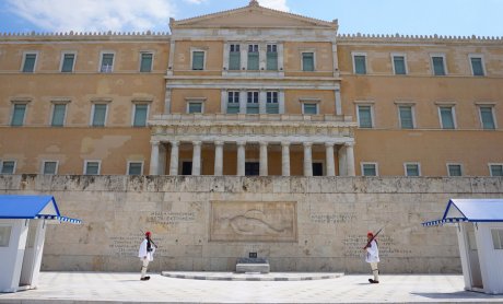 ΠΛΑΓΙΩΣ: Να μένει χώρος για τις πορείες