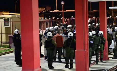 Εξαιρετικά κρίσιμη η κατάστασή του αστυνομικού που τραυματίστηκε από φωτοβολίδα στου Ρέντη!