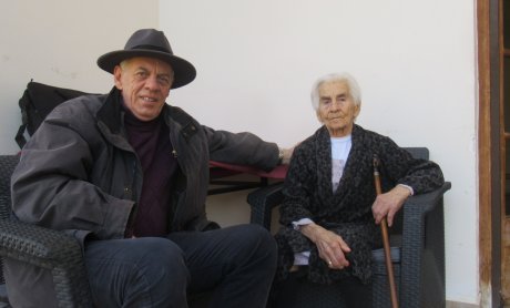 Ηλίας Προβόπουλος: Με την μάνα στο Γηροκομείο Σπερχειάδας