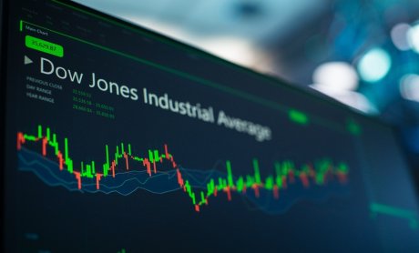 Ο Dow Jones «γράφει» ιστορία, αμοιβαία «ψηφίζουν» οι ασφαλιστικές και το «φθηνό» Χ.Α