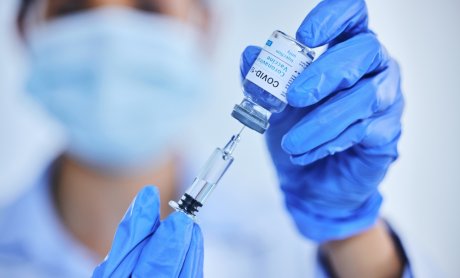 Η πρώτη αποζημίωση για παρενέργειες του εμβολίου COVID-19