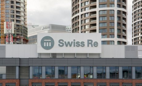 Swiss Re Institute: Οι δασμοί των ΗΠΑ αναμένεται να επιβραδύνουν την παγκόσμια οικονομία και την ανάπτυξη ασφαλίστρων