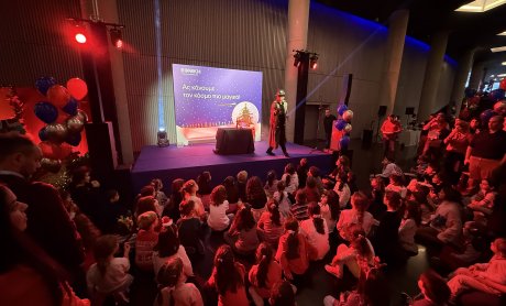 «Ας κάνουμε τον κόσμο πιο μαγικό»: Η χριστουγεννιάτικη γιορτή της Εθνικής Ασφαλιστικής για τα παιδιά