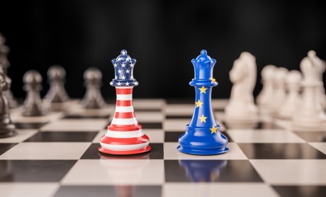 Πλαγίως: ﻿Θα πρέπει να ενηλικιωθούμε βιαστικά