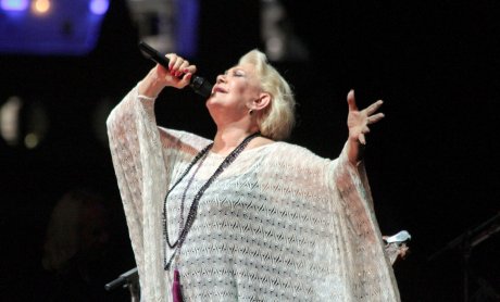 «Μάνα όλων μας» – Καθολικό το αντίο των καλλιτεχνών στη Μαρινέλλα