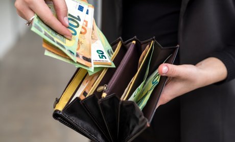 Σήμερα η νέα αύξηση του κατώτατου μισθού - Το ιστορικό των αυξήσεων και το πλέγμα μέτρων για την ενίσχυση του εισοδήματος