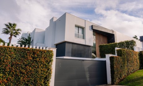 Μάντρες, αυλόπορτες, περίφραξη και πτώση δέντρων - Μια δύσκολη, ασφαλιστικώς, περίπτωση!