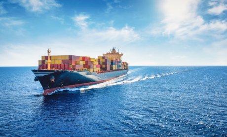 Πλοία και φορτία σε ζώνη σύγκρουσης: Μέχρι πού φτάνει η ασφαλιστική κάλυψη πλοίων και φορτίων που διέρχονται από τα Στενά του Ορμούζ;