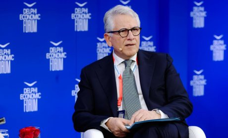 Γιατί δεν μειώνεται ο ΦΠΑ στην Ελλάδα – Ο τουρισμός «κρατά» τα φορολογικά έσοδα