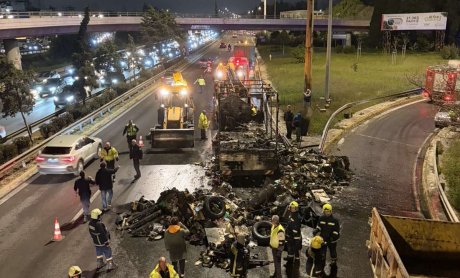 Κυκλοφοριακό χάος στον Κηφισό – Φωτιά σε φορτηγό στο ύψος Αχαρνών