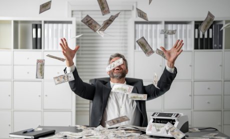 Πόσα λεφτά πρέπει να κερδίζει στην πενταετία ο Ασφαλιστικός Διαμεσολαβητής;
