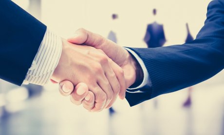 Alpha Bank-Eurobank-KKR: Συμφωνία για τη στήριξη ελληνικών επιχειρήσεων