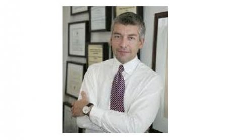 Έλληνες γιατροί αφαίρεσαν τη μήτρα γυναίκας μέσα από τον ομφαλό