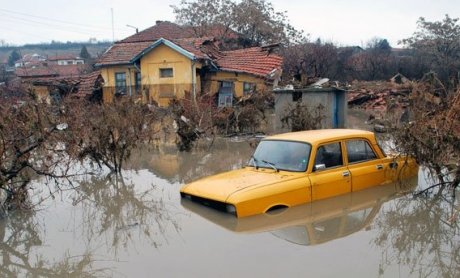 Καμπανάκι κινδύνου στους αντασφαλιστές από τη Fitch 
