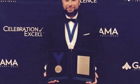 Βρέχει «βραβεία» για τον Κωνσταντίνο Φλόκα της International Life!