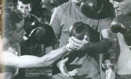 Οι εταιρίες  αποτρέπουν τις συγκρούσεις συμφερόντων μεταξύ των ιδίων, του Δικτύου Πώλησης και των Πελατών