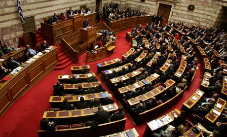 Στην Ολομέλεια η Πράξη Νομοθετικού Περιεχομένου για την ασφαλιστική και φορολογική ενημερότητα των ΕΑΣ