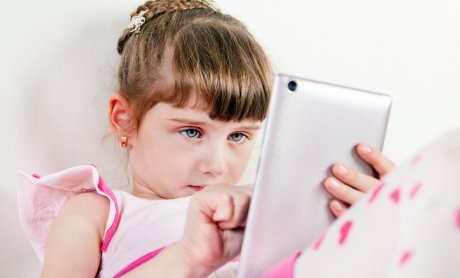 Πώς τα tablet και τα iPad βλάπτουν τη μυοσκελετική ανάπτυξη των παιδιών!