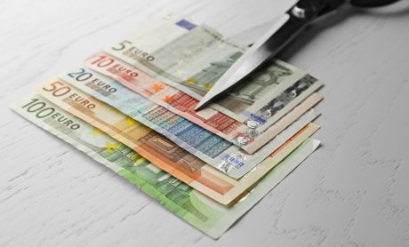 Σοκ μπροστά από τα ΑΤΜ! Το 50% έφτασαν οι μειώσεις στις επικουρικές