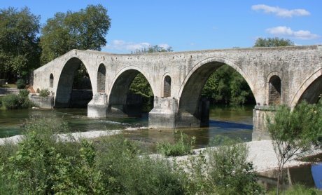 Άρτα: 45 μάστοροι ασφαλιστικό γεφύρι χτίζανε