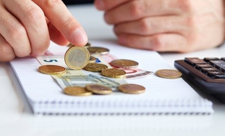 Εγκύκλιος ΕΦΚΑ: Δείτε σε ποιους κλάδους μειώνονται σταδιακά οι εισφορές!