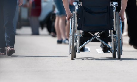 Απαλλάσσονται από τα τέλη κυκλοφορίας τα άτομα με αναπηρία