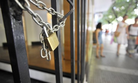 “Τσουνάμι” λουκέτων στις ελληνικές επιχειρήσεις από το 2008
