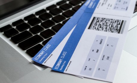 Δικαίωση καταναλωτή για παράνομη χρέωση σε αγορά αεροπορικών εισιτηρίων