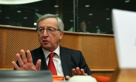 Να διασφαλιστεί η σταθερότητα του ευρώ ζητά ο Γιούνκερ 