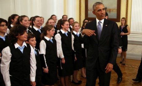 Η ιστορία και η σημασία των εμβληματικών τραγουδιών που άκουσε το βράδυ της Τρίτης ο Ομπάμα στο Προεδρικό Μέγαρο από την παιδική χορωδία