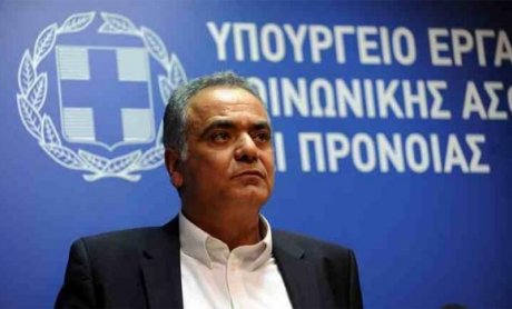 Σε δύο δόσεις η επαναφορά του κατώτατου μισθού