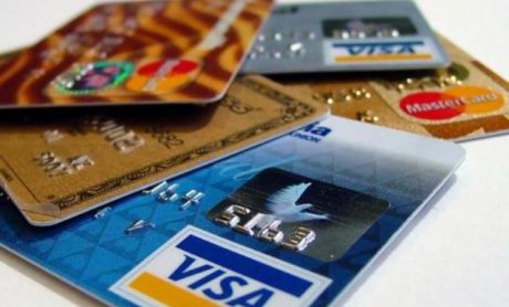 Νόμιμα τα βάρη στις πιστωτικές κάρτες
