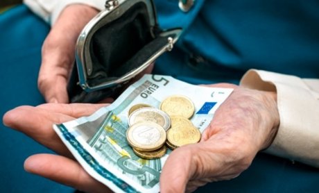 Πόσο μειώνονται οι κύριες και επικουρικές συντάξεις!