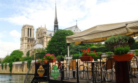 ΑΧΑ Real Estate: Ομορφαίνει το Παρίσι