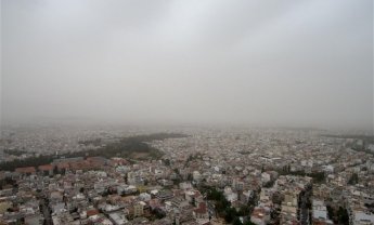 Καθηγητής Μπεχράκης: Δεν είναι τοξικό το νέφος που έχει καλύψει την Αθήνα. Πότε θα υποχωρήσει;