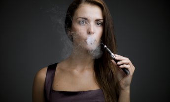 Ηλεκτρονικό τσιγάρο: Η πλειοψηφία των ατμιστών έχει διακόψει το κάπνισμα