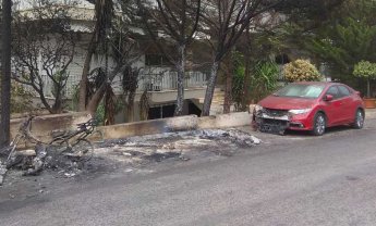 ΕΑΕΕ: Οδηγίες για το πώς θα αποζημιωθούν τα κατεστραμμένα από τη φωτιά αυτοκίνητα
