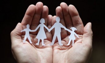 ΟΠΕΚΑ: Καταβολή αναδρομικών οικογενειακού επιδόματος