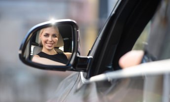 Κλοπή καθρεπτών από παρκαρισμένο όχημα: Πως αποζημιώνουν τα συμβόλαια αυτοκινήτων;