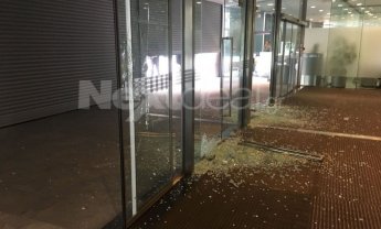 Επίθεση στα κεντρικά γραφεία της Εθνικής Ασφαλιστικής! (video)