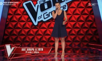 Η Αλεξάνδρα Αξιώτη στη σκηνή του The Voice