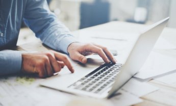 Ηλεκτρονικά η ασφαλιστική ενημερότητα για τους ελεύθερους επαγγελματίες