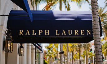 Η Ralph Lauren μηνύει την ασφαλιστική της με αφορμή την κάλυψη έναντι Covid-19