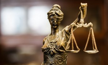 Αποκλειστικό: Δικαστική απόφαση ντοκουμέντο για τις αναπροσαρμογές που υποχρεούνται να κάνουν οι ασφαλιστικές στα ασφάλιστρα υγείας