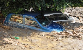 Τι πρέπει να πουν οι διαμεσολαβητές στους ιδιοκτήτες αυτοκινήτων που σκέπασε η λάσπη και παρέσυρε η πλημμύρα;