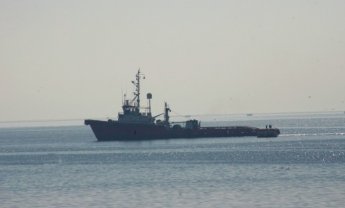 Σύγκρουση φορτηγού πλοίου με πολεμικό σκάφος έξω από το λιμάνι του Πειραιά
