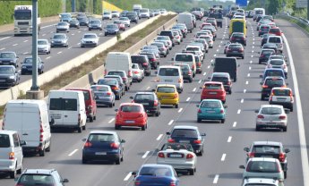 Ποια πρόστιμα και κυρώσεις επιβάλλει η νομοθεσία για τα ανασφάλιστα οχήματα;