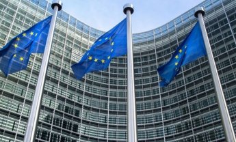 Η Κομισιόν προτείνει τη χαλάρωση των περιορισμών των μη αναγκαίων ταξιδιών προς την ΕΕ